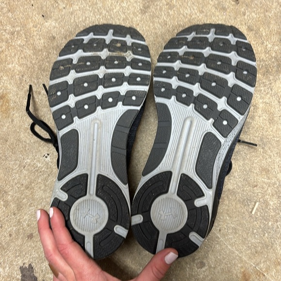 Under armour running shoes - Picture 4 of 6